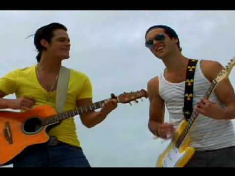 Watch the video for Quiero Mi Vida