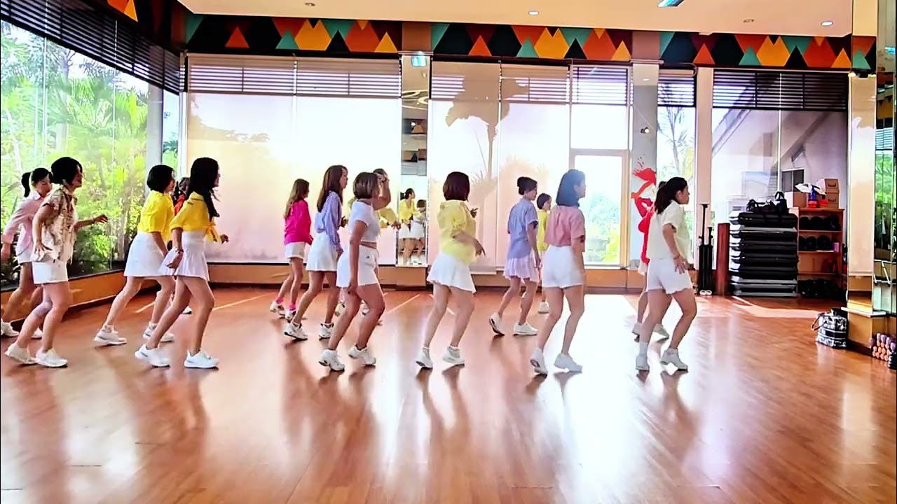 Get On The Floor Line Dance || Improver || Demo-Bullgym LD