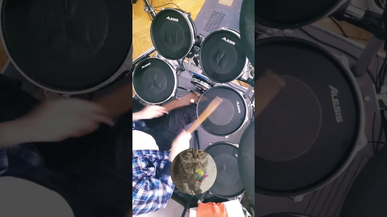 Professional drumming. Size 5/8 🤪 Solo drummer. Single drummer. 