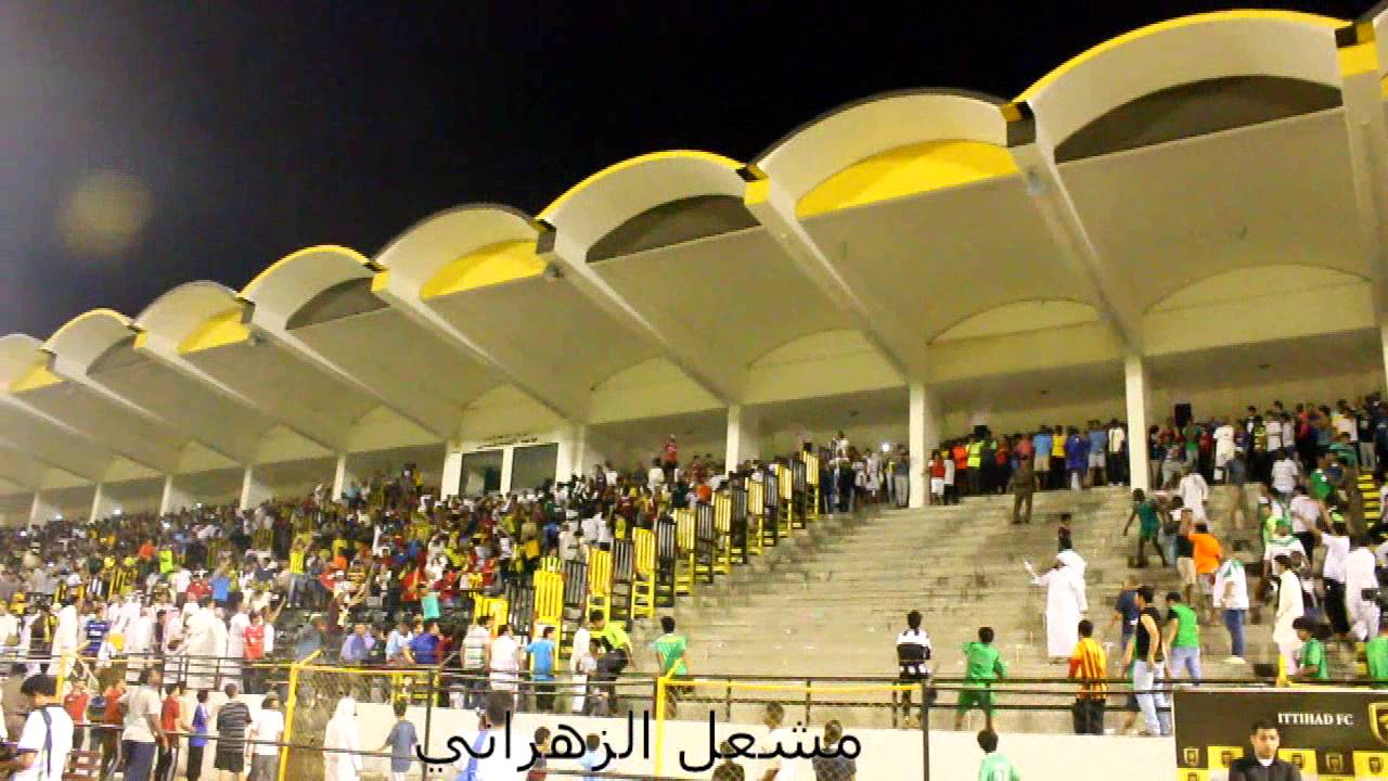 هتافات استفزازية من رابطة الاتحاد وصعود حمد الصنيع للمدرج لتهدئة جمهور الاهلي ( مشعل الزهراني )