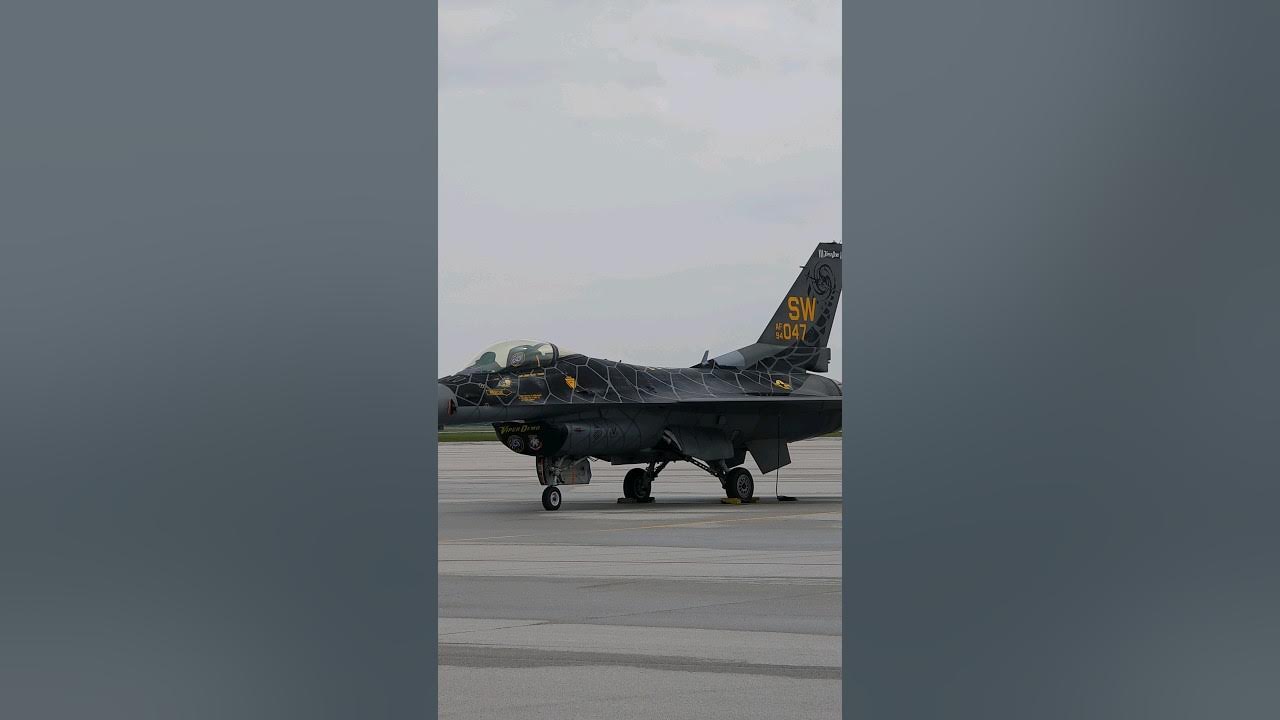 Show Line At The Lincoln Nebraska Airshow. United States Air Force
