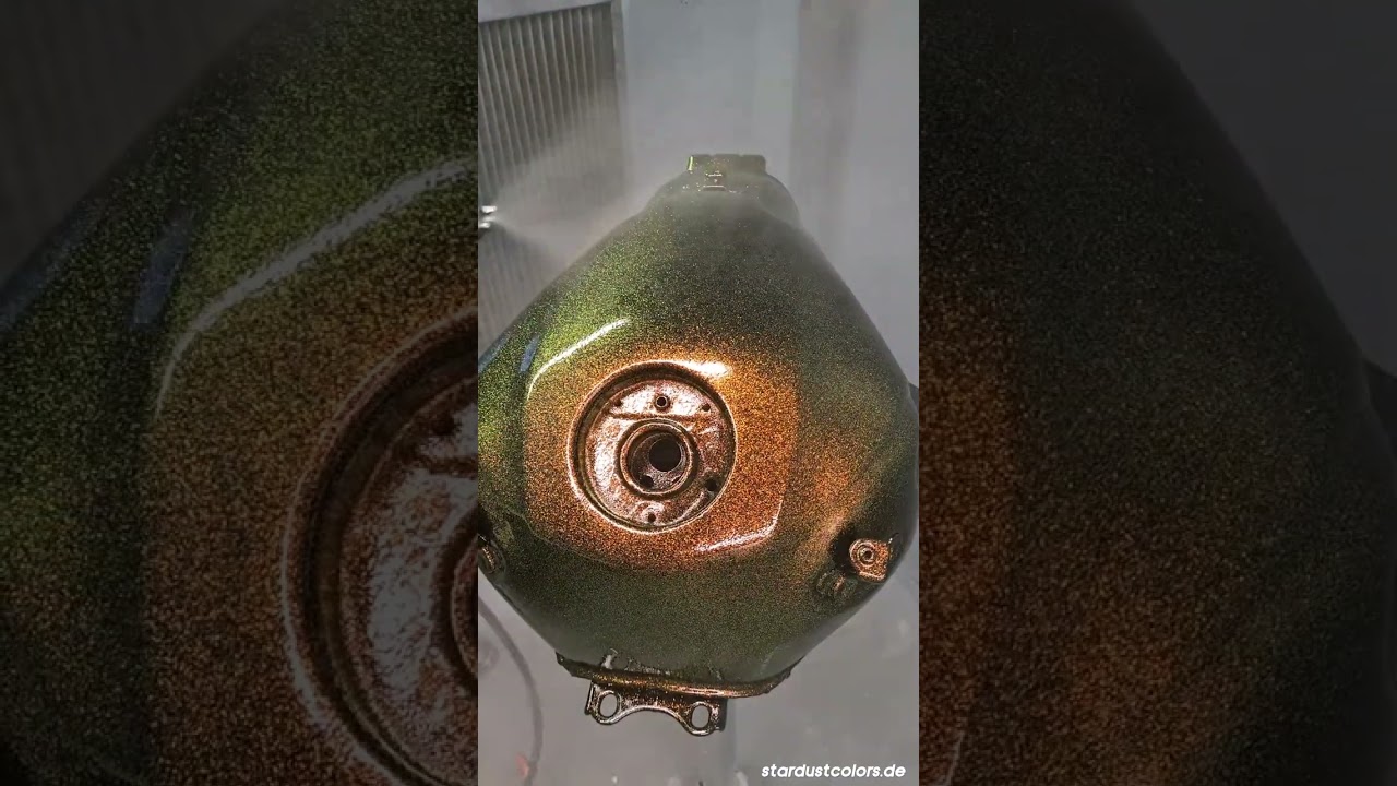Motorrad-Tanklack mit METAL FLAKES COSMIC® BLUEGREEN und GREENORANGE von STARDUST