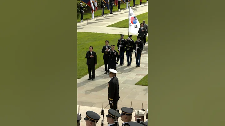 South Korean President Yoon Suk Yeol places a wreath at the Tomb of the Unknown Soldier - DayDayNews