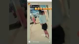 Victoria Simonns - No Macdonald Com Amigas1