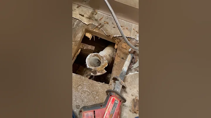 Removing broke toilet flange #plumbingvideos #plumb #remodel #plumberjobs #supplyhouse