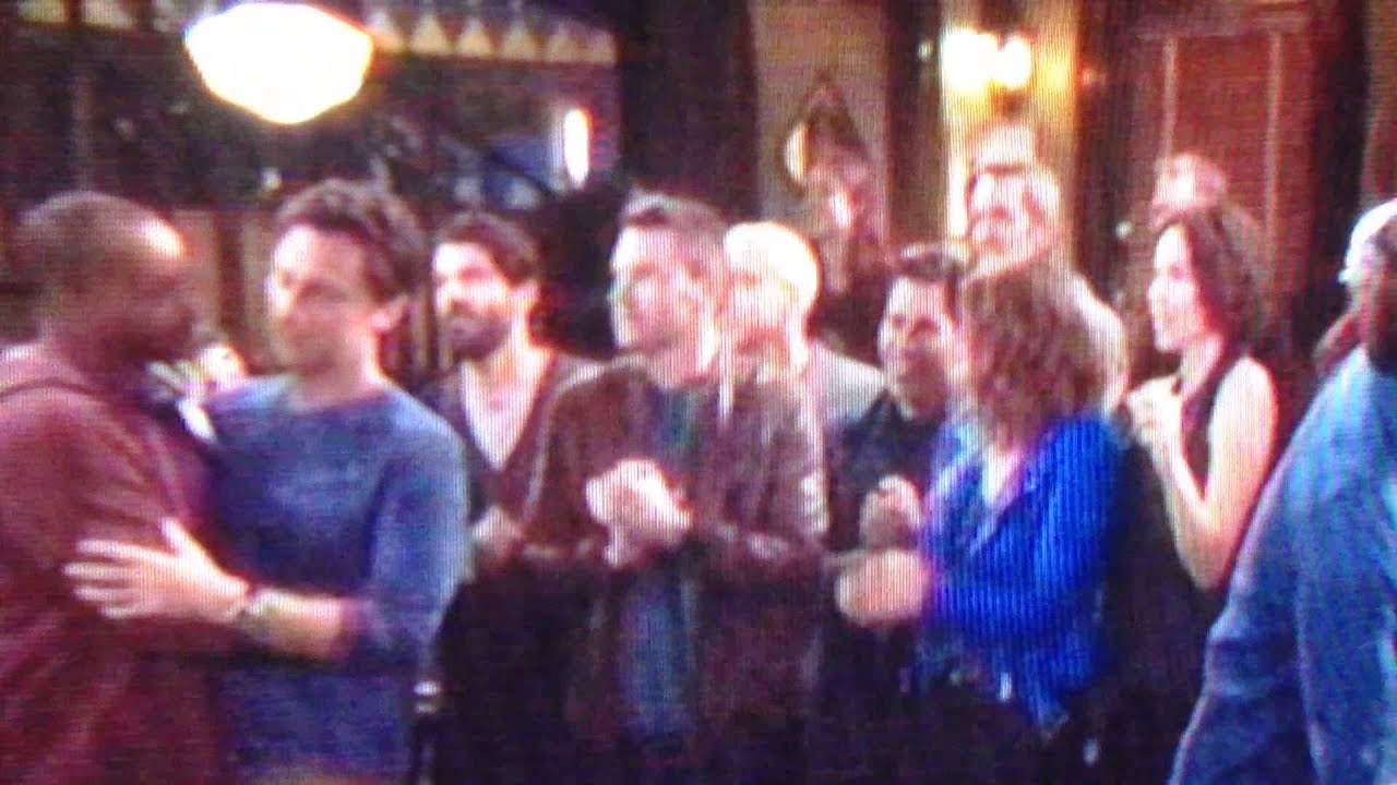 Bridgit Mendler  and Victoria Justice sing the song of Undateable