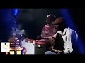 شاعر سوداني متمكن أبكى جميع ضيوف الأستديو بهذه القصيدة القوية باللهجه السودانية