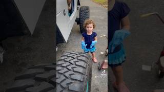 If this doesn’t melt your heart nothing will shortsfeed jeep cummins daughter jeepgirl