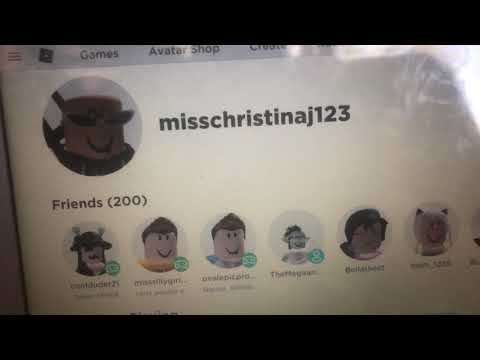 Como colocar dois cabelos em roblox (laptop) ????