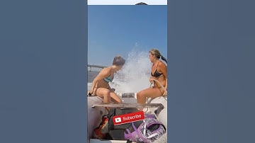 Their boat engine fell off #fyp #fypage #usa #unitedstates #newyork