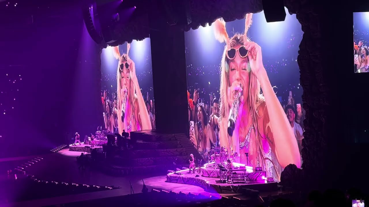 Tu Perfume - Karol G concert in Las Vegas 8/7/2026