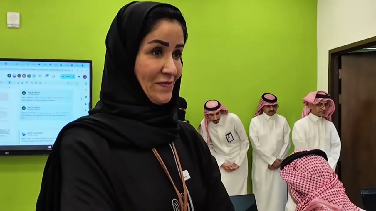 مدير تعليم الشرقية تزور مدرسة الموهوبين وتطلع على برامج أكاديمية طويق لتنمية قدرات الموهوبين