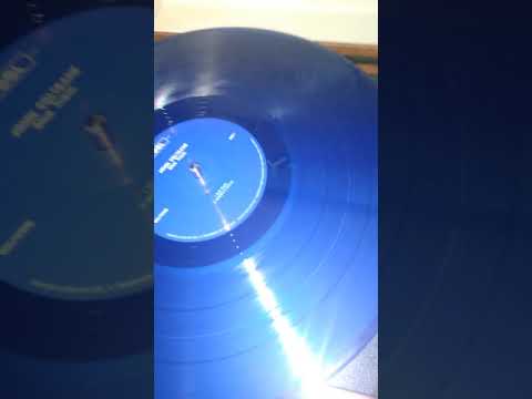 how to put a vinyl record on a turntable/record player