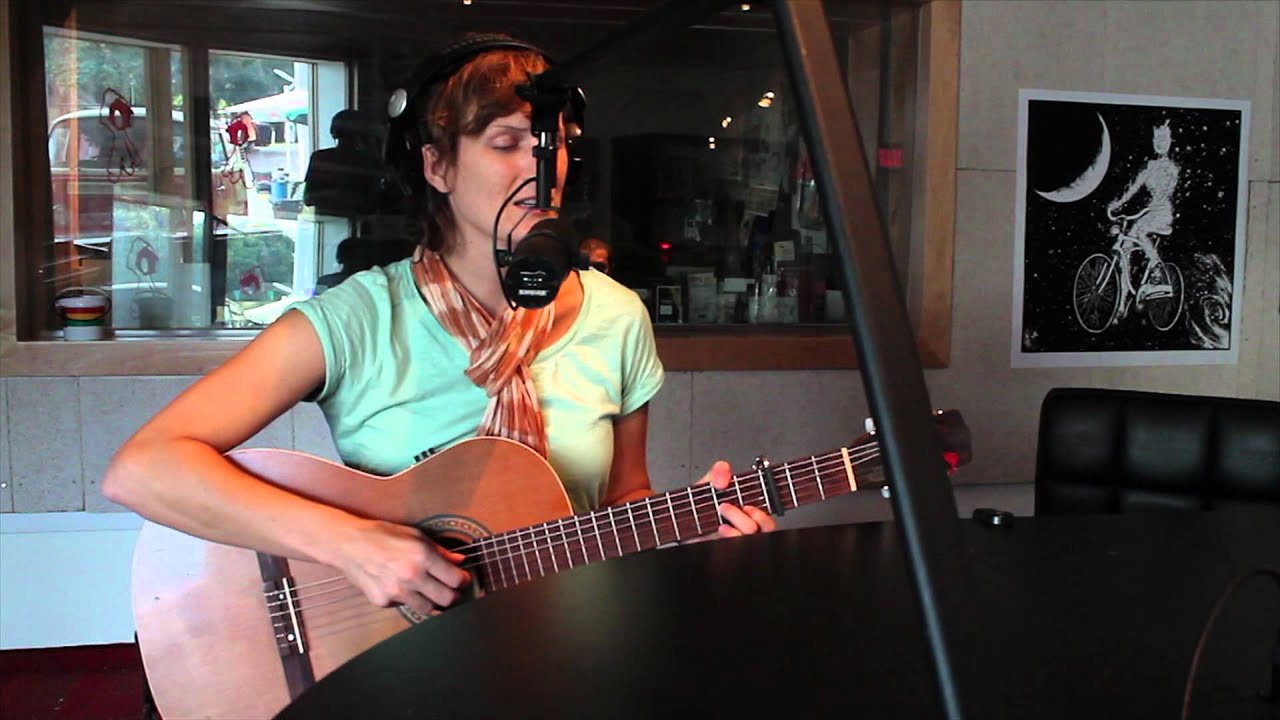 Laura Gibson - Milk-Heavy, Pollen-Eyed - Live @ Kol Hacampus 106fm