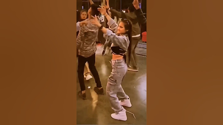 Viral girl on Angreji Beat (yo yo honey Singh) #trending #punjabi #honeysingh #shorts #viralshorts