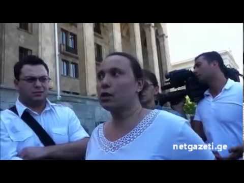 მშვიდობიანი აქციას რამდენმე პირი დაუპირისპირდა