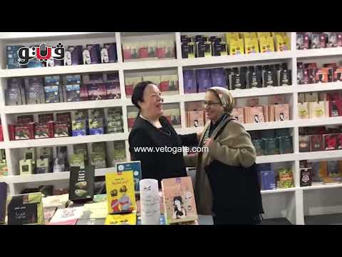 معرض الكتاب فاطمة قنديل توقع أقفاص فارغة وتلتقط صور تذكارية مع الجمهور