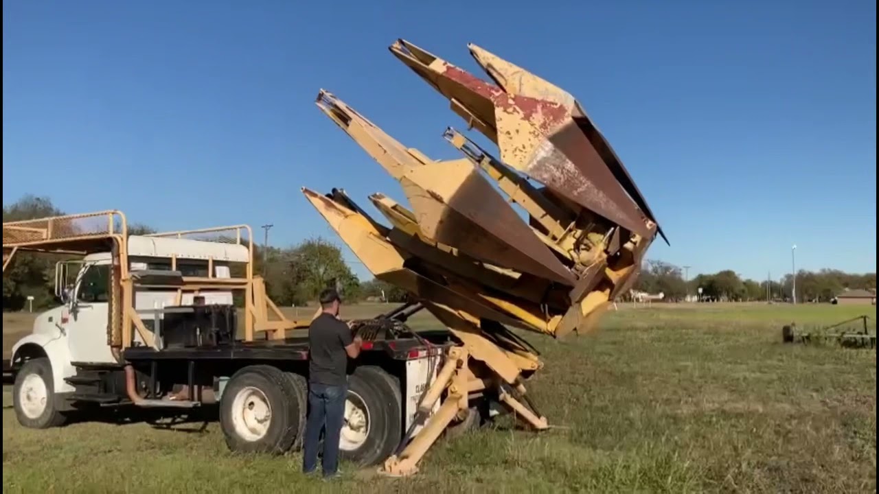 1990 International 4700 T/A Tree Spade Truck