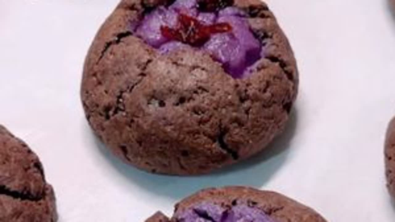 超好吃「蓝莓可可乳酪司康」口感酸酸甜甜，外酥内软！ #甜品控 #美食vlog #下午茶甜品 #蓝莓 #抖音美食推荐官