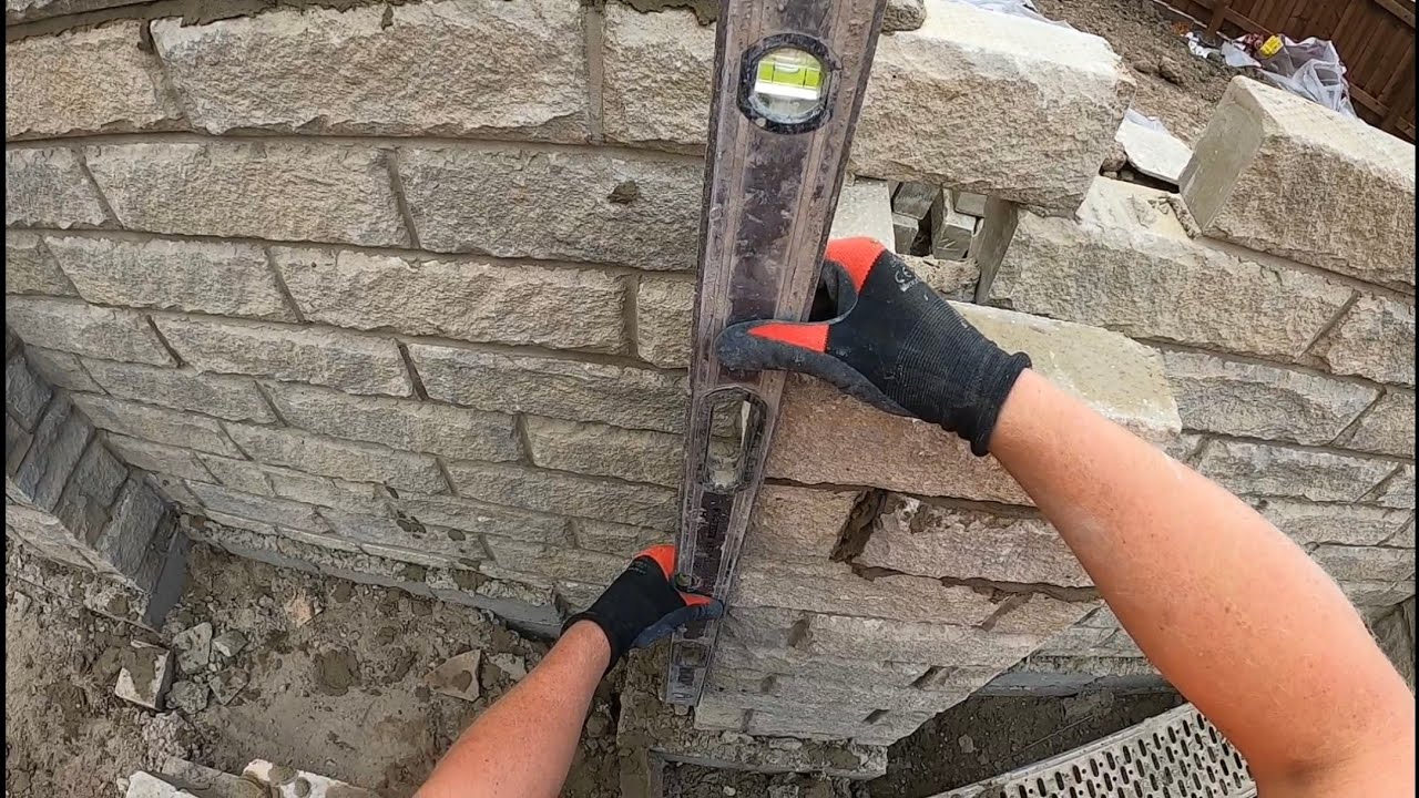Bricklaying Vlog - There's No Escape from Heavy Lifting on the Stone!?