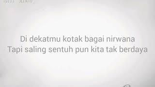 Video thumbnail of "Tulus - Sepatu lirik"