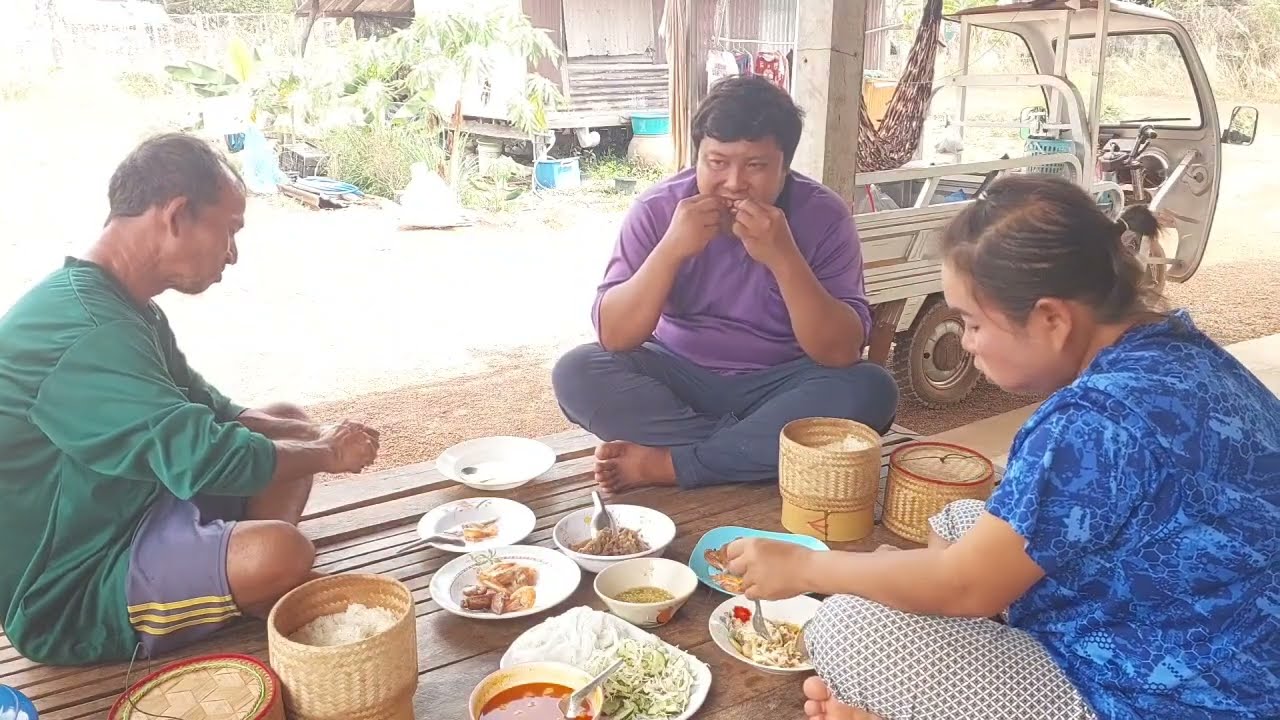 วันนี้กินกับข้าวด้วยกันหลายอย่าง เมนูที่ป้านงค์เอามาให้ อร่อยสุดๆ#จิตอาสา 