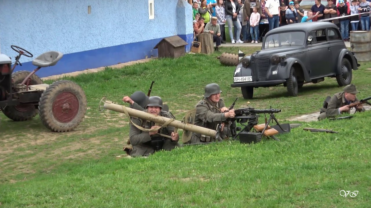 Bojová ukázka z osvobozování obcí na Podluží, v rámci vzpomínky na osvobození obce Dolní Bojanovice.