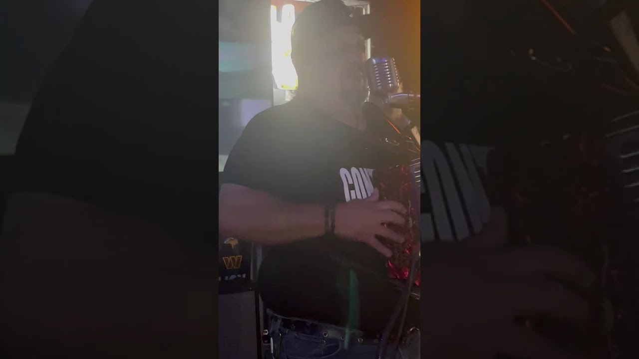 CONTRABANDO doing it! ft. JohnnyG on quinto