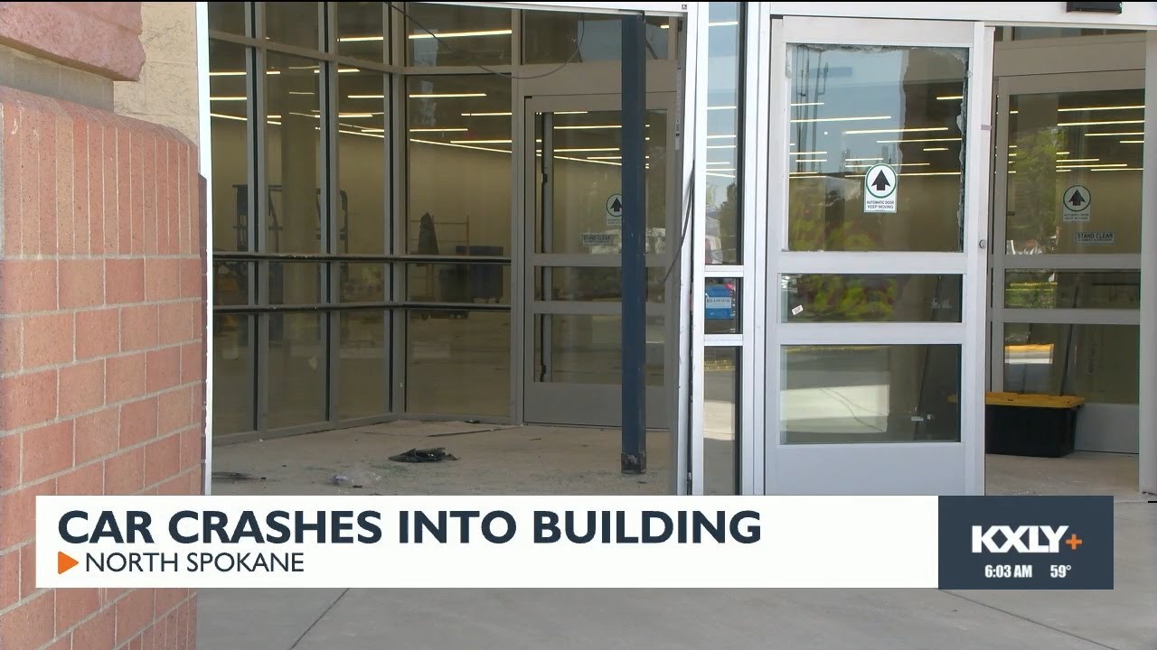 Car crashes into building - YouTube