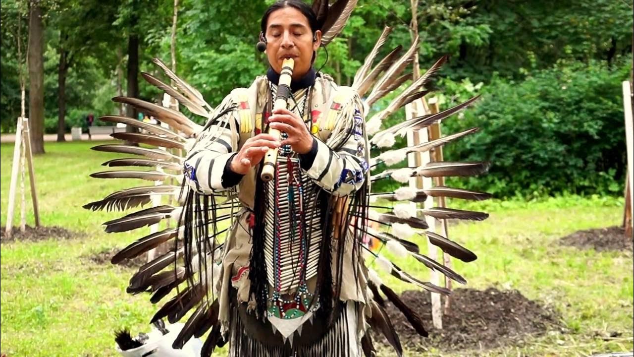 Слушать индейцев перу. Индейский этнос. Индейцы Эквадора. Ансамбль перуанских индейцев. Этническая флейта индейцев.