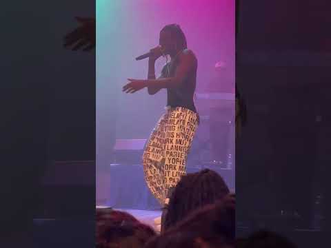 Unarguably One Of Fireboy's Best Performances On Stage. Party scatter Is A Jam. 🔥🚀