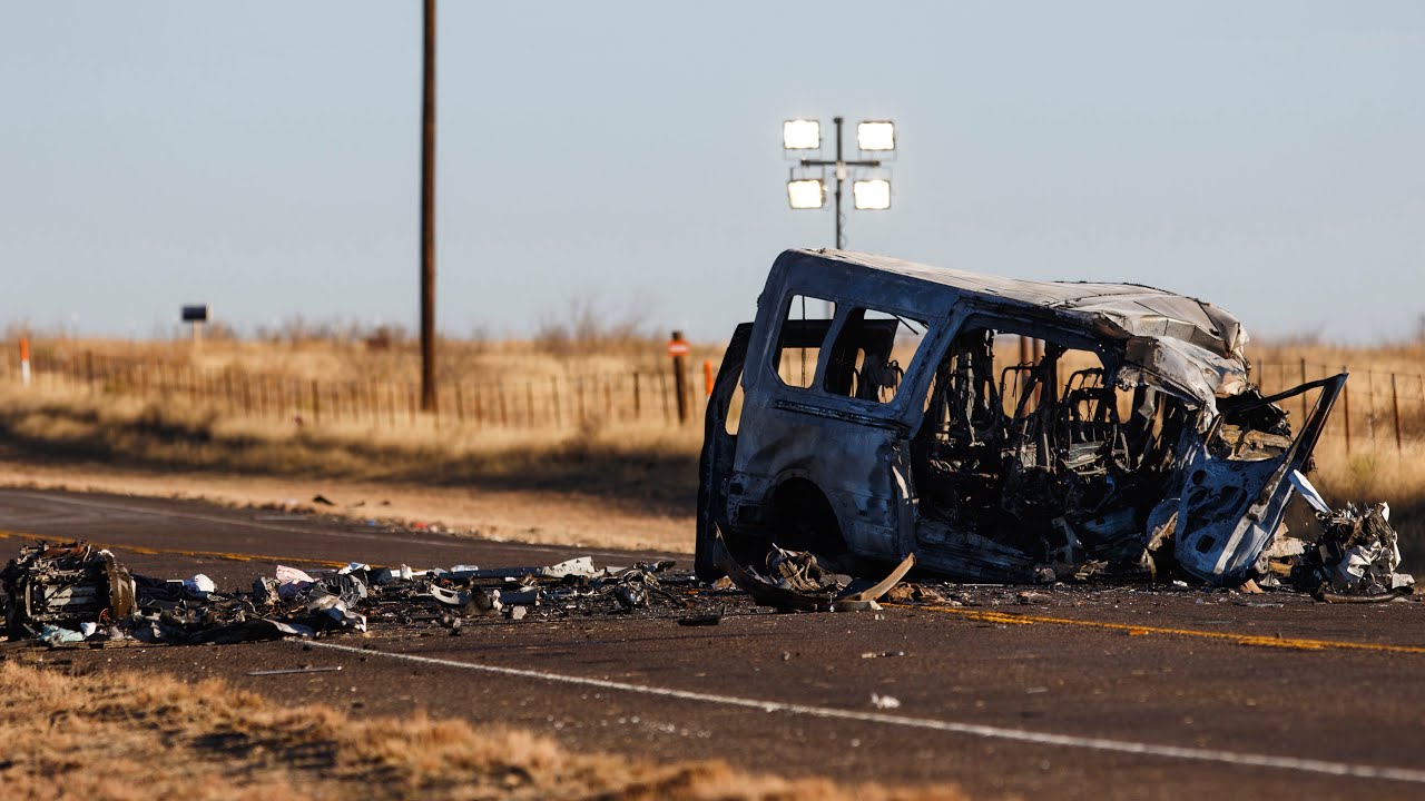 Two Canadians only survivors in Texas bus crash that killed nine - YouTube