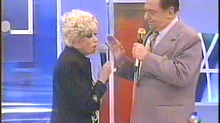 Dercy Gonçalves Tirando O Chapéu No Programa De Raul Gil Em 2002