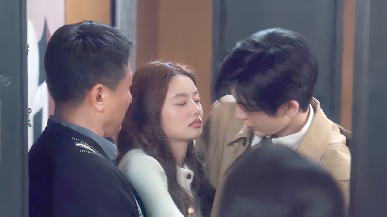 醉酒的灰姑娘將霸總帶回家，當著父母面官宣霸總是他男朋友！#中国电视剧#爱你#张凌赫#徐若晗