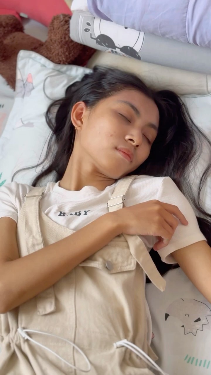 LNS - Buổi sáng bận rộn của cô gái lười || Busy morning of lazy girl #shorts
