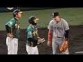 サヨナラのピンチも仲良しの中野が一塁に来てテンションが上がってしまう岡本和真 2024.4.18