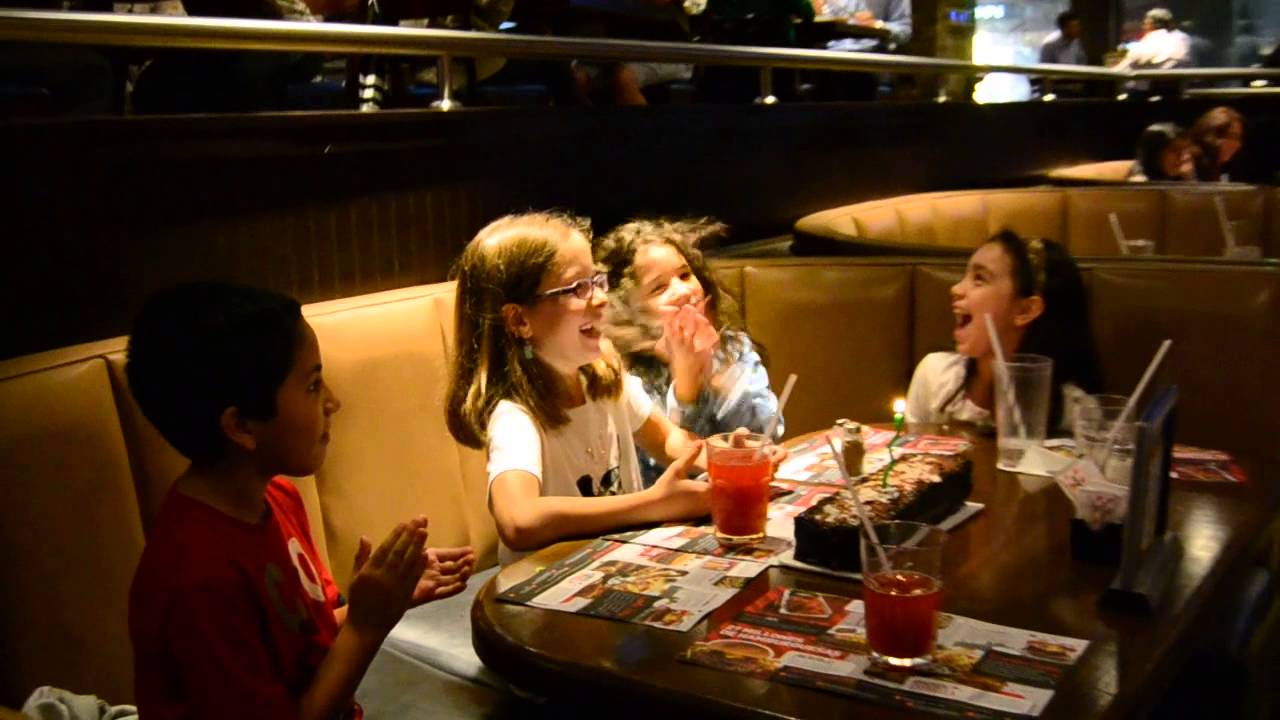 Chelsea Anderson cumpleaños 8 años en Fridays Larcomar