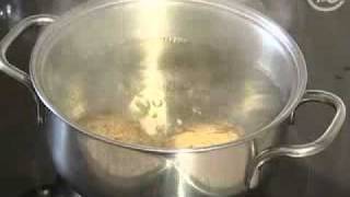 видео Ингаляция картошкой (отваром) при кашле, простуде и насморке