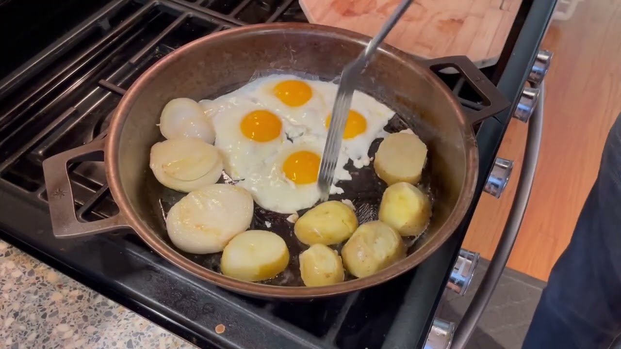 Чугунная сковорода Stargazer вмещает много и поддерживает постоянную температуру без пригорания