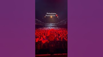 Thumbnail of Labour live from Philly. You were an immense crowd ❤️❤️❤️ #labour #parispaloma