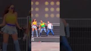 🎥| Anitta cantando “Mon Soleil”” no Festival “SoliDays” Paris. — Baile Funk Experience Tour.