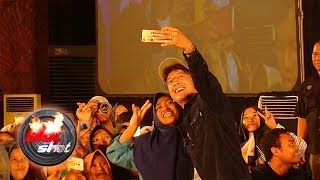 Dimas Anggara Lakukan Promo Film 'Dancing In The Rain' di Yogyakarta - Hot Shot 20 Oktober 2018