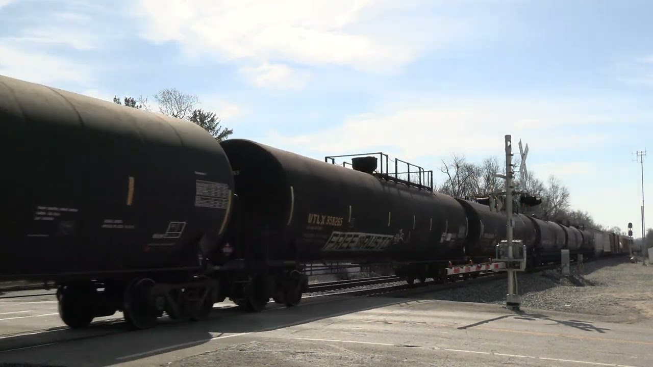 NORFOLK SOUTHERN EMD SD70M-2 Northbound Manifest Mix Freight