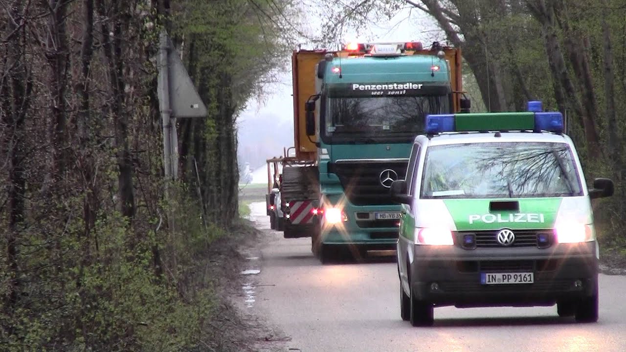 Schwertransport Liebherr HS 882 HD Seilbagger durch die Fa. Penzenstadler mit MB Actros 4154