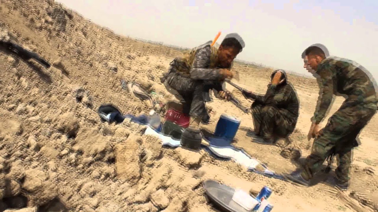 جنود من ابطال الحشد الشعبي محاصرين