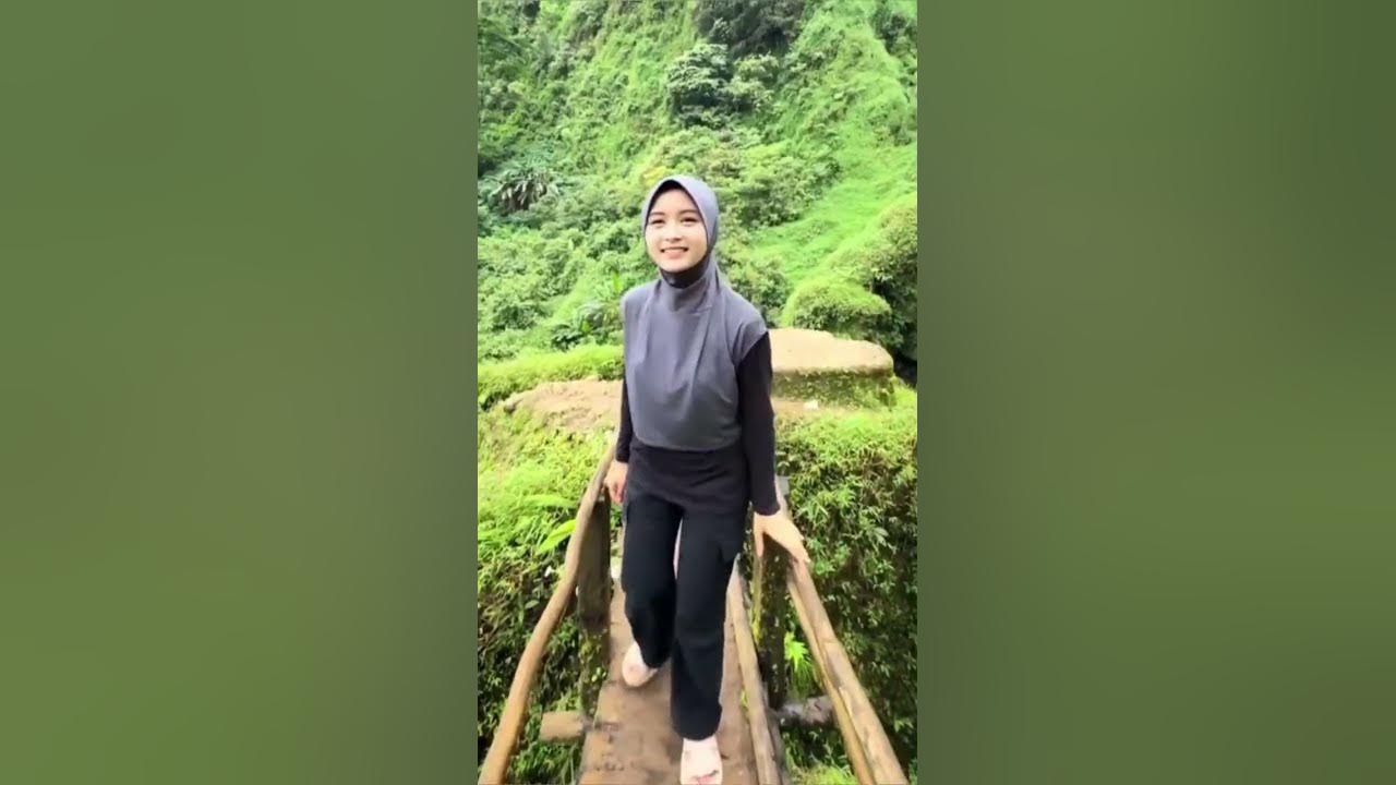 INDONESIAN SONG  DEVIA ELINA #coversong #fashion #hijab #hijabstyle #hijabkeren #music