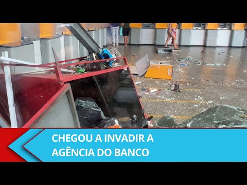 Ex-secretário confunde pedais de carro, atropela homem e invade banco em Teresina - Alô Lupa 1