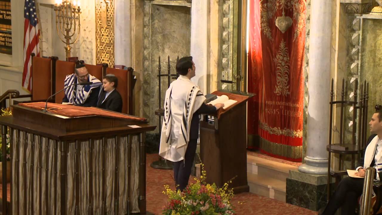 Hashkiveinu  Cantor Azi Schwartz of Park Avenue Synagogue