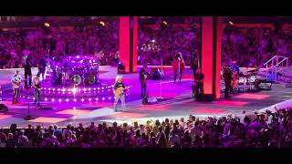 Miniatura de "Garth Brooks " Much Too Young To Feel this Dam Old " Live"
