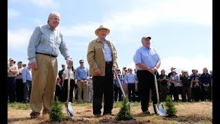 Jk Irving Plants Company S Billionth Tree With Sons Jim And Robert Jk Irving Plants Company S Billionth